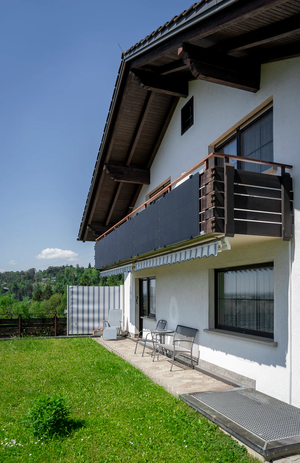 MO Energy Systems PV-Rail Fassadenset, horizontaler Aufbau, rahmenloses Modul - Image 3